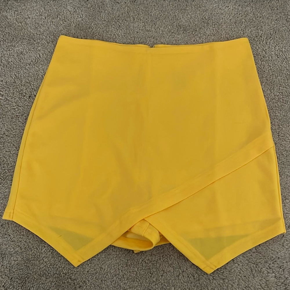 Yellow skort!